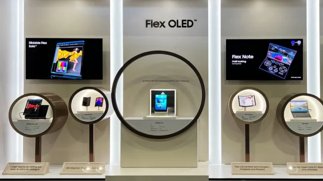 Ilustrasi - Tampilan produk layar OLED "Flex in and Out" yang menjadi inovasi terbaru dari Samsung Display. (ANTARA/HO-Samsung Display Global)